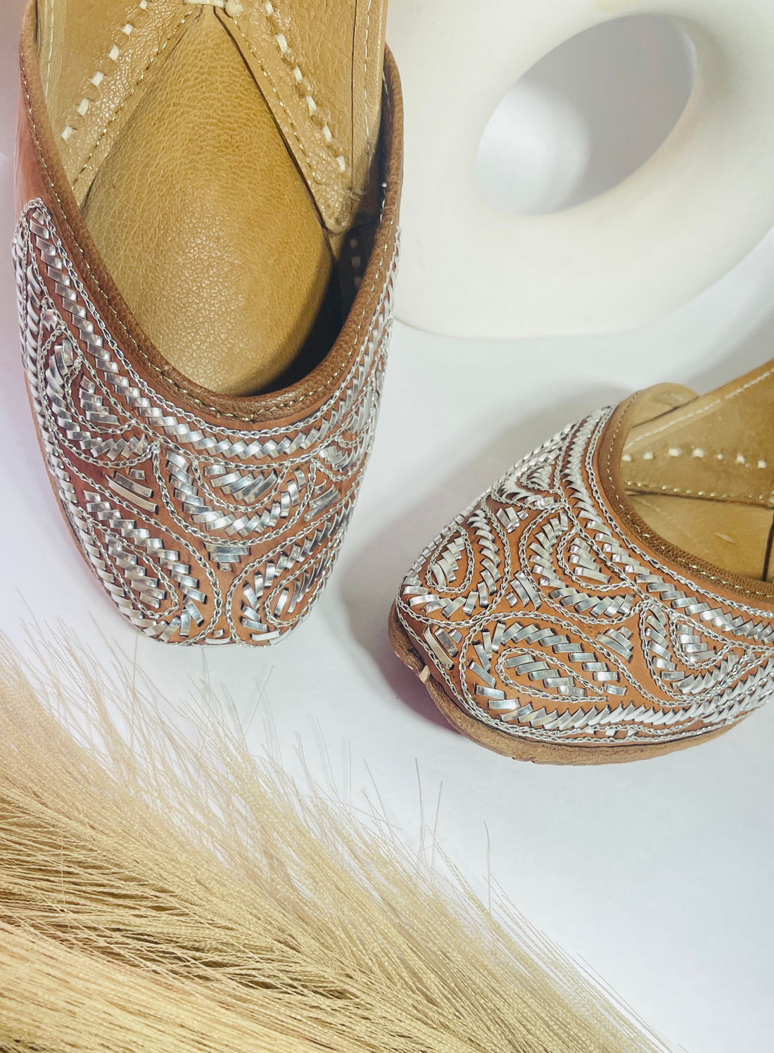 Handcrafted Mukaish Work Juttis