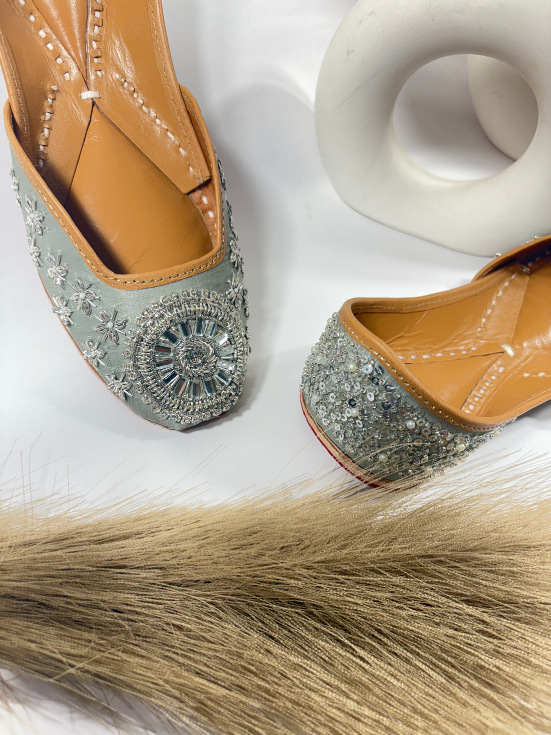 Glimmer Grey: Mirror Charm Jutti