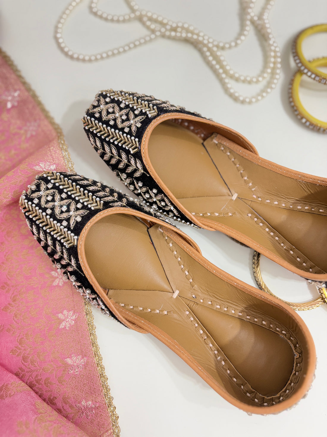 Bold & Beautiful: Midnight Magic Jutti