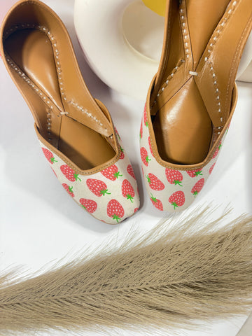 Sweet & Chic~Strawberry Juttis