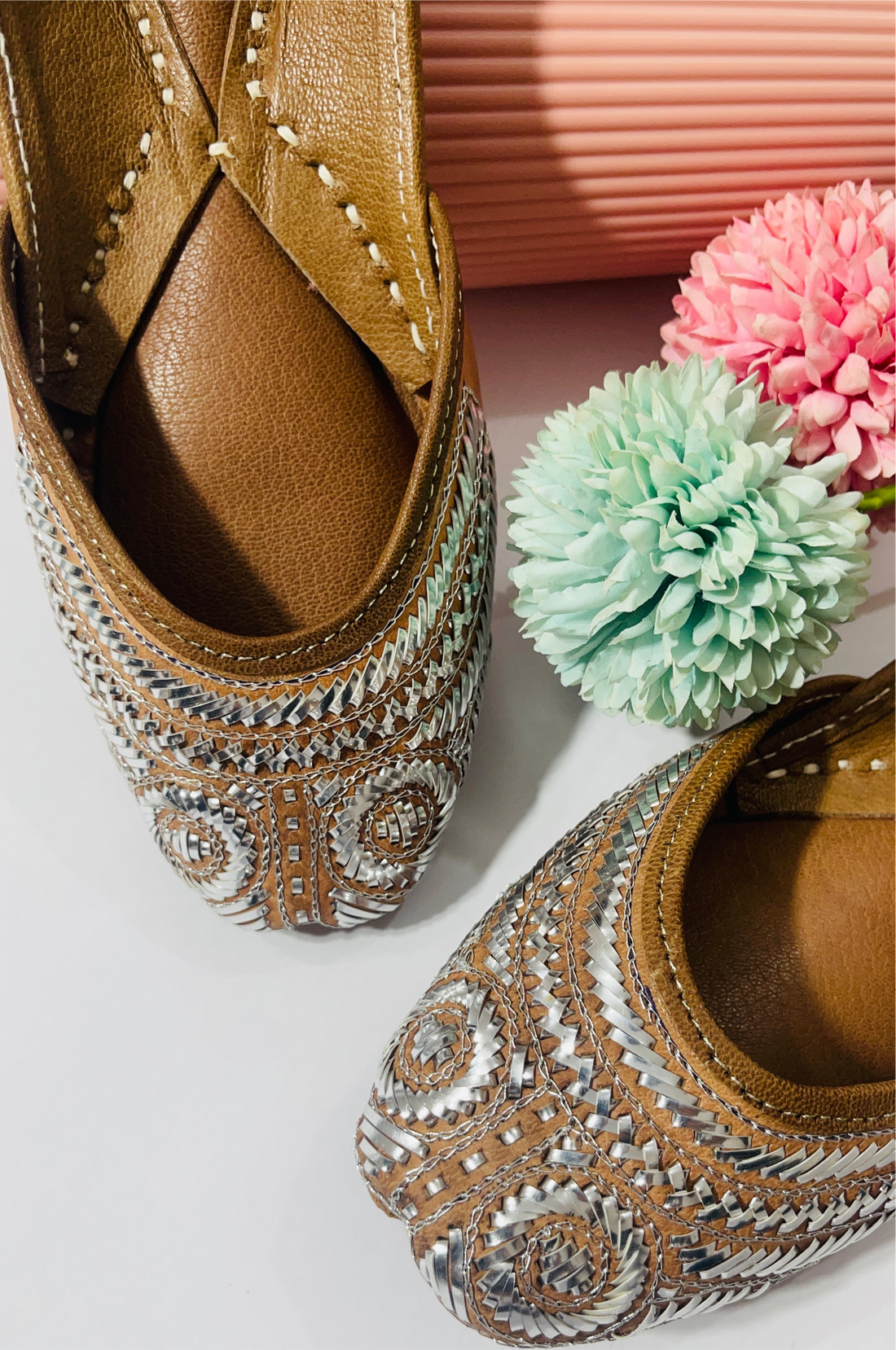 Classic Mukaish Work Juttis