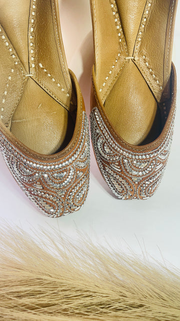 Handcrafted Mukaish Work Juttis