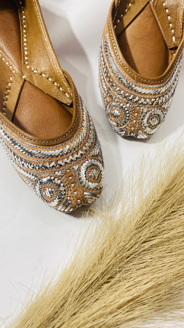 Classic Mukaish Work Juttis