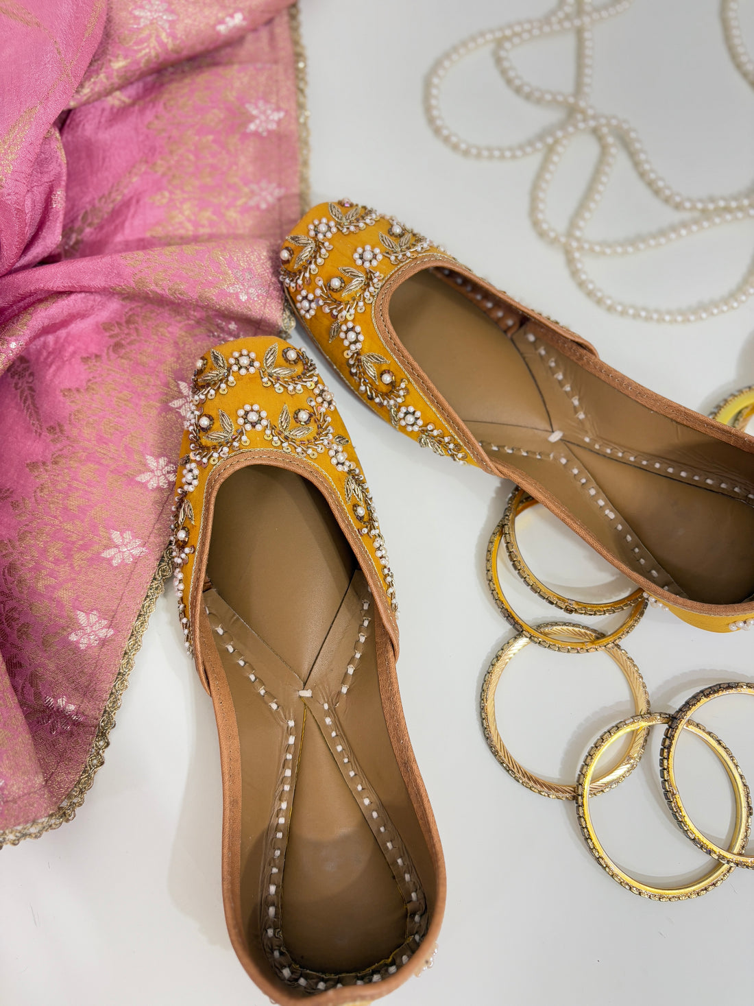 Sunlit Glow: Yellow Pearl Jutti