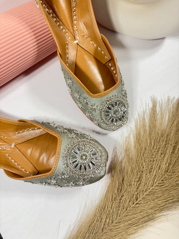 Glimmer Grey: Mirror Charm Jutti