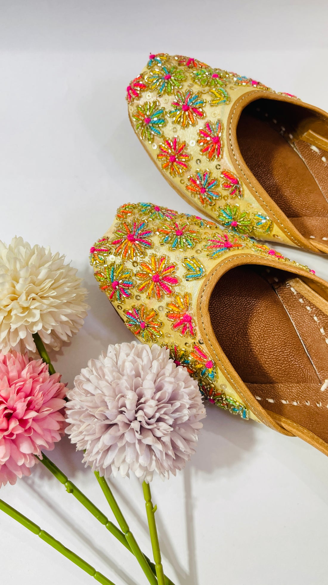 Festive Phool ~ Beaded Elegance Jutti