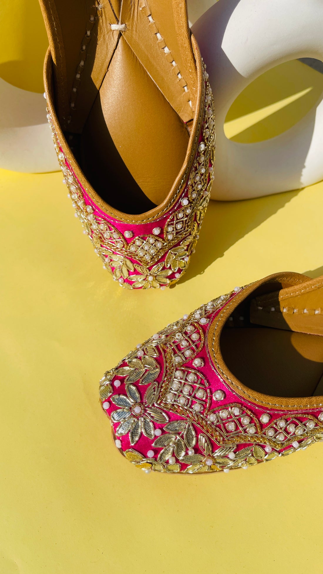 Royal Radiance: Rani Pink Heritage Jutti